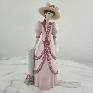 Avon Mrs. Albee 2015 Figurine Collectors Edition